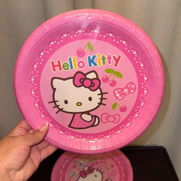 Hello Kitty Plates - Picture 2 of 5